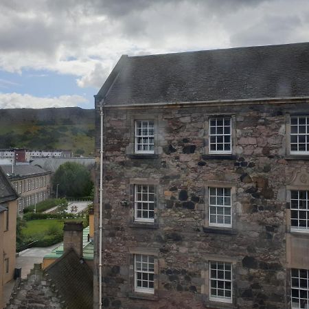 Canongate - Spacious And Historic 2 Bed Flat On Royal Mile Apartment Единбург Екстериор снимка