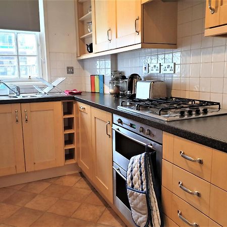 Canongate - Spacious And Historic 2 Bed Flat On Royal Mile Apartment Единбург Екстериор снимка