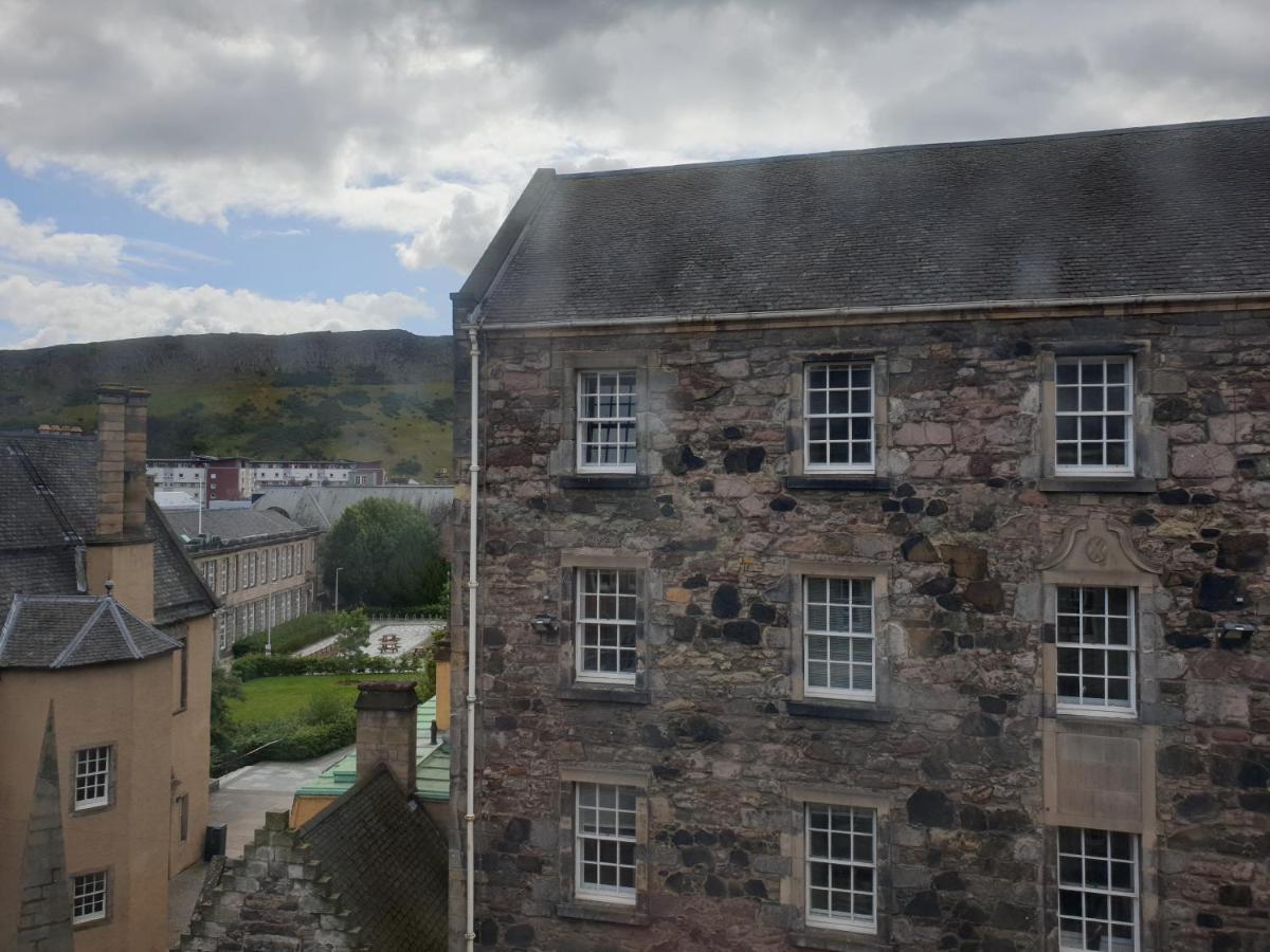 Canongate - Spacious And Historic 2 Bed Flat On Royal Mile Apartment Единбург Екстериор снимка