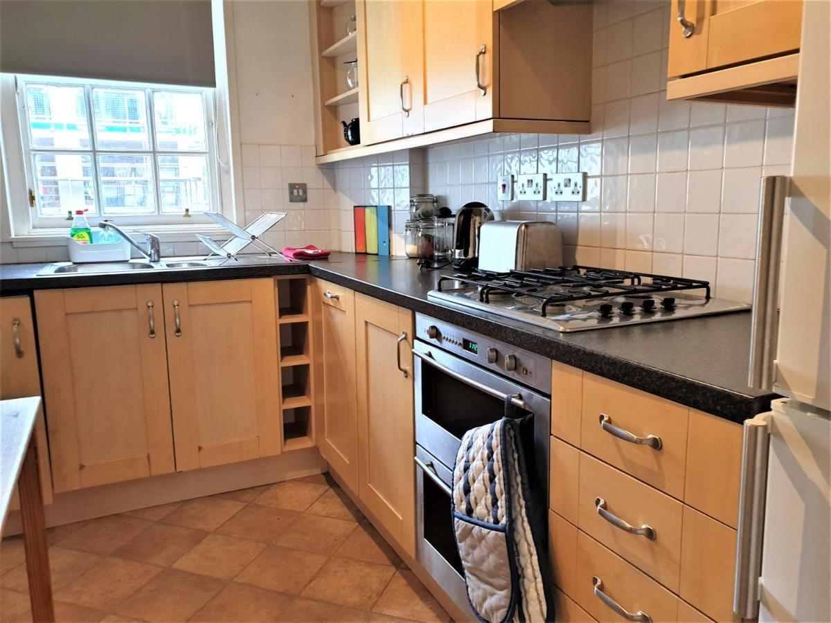 Canongate - Spacious And Historic 2 Bed Flat On Royal Mile Apartment Единбург Екстериор снимка