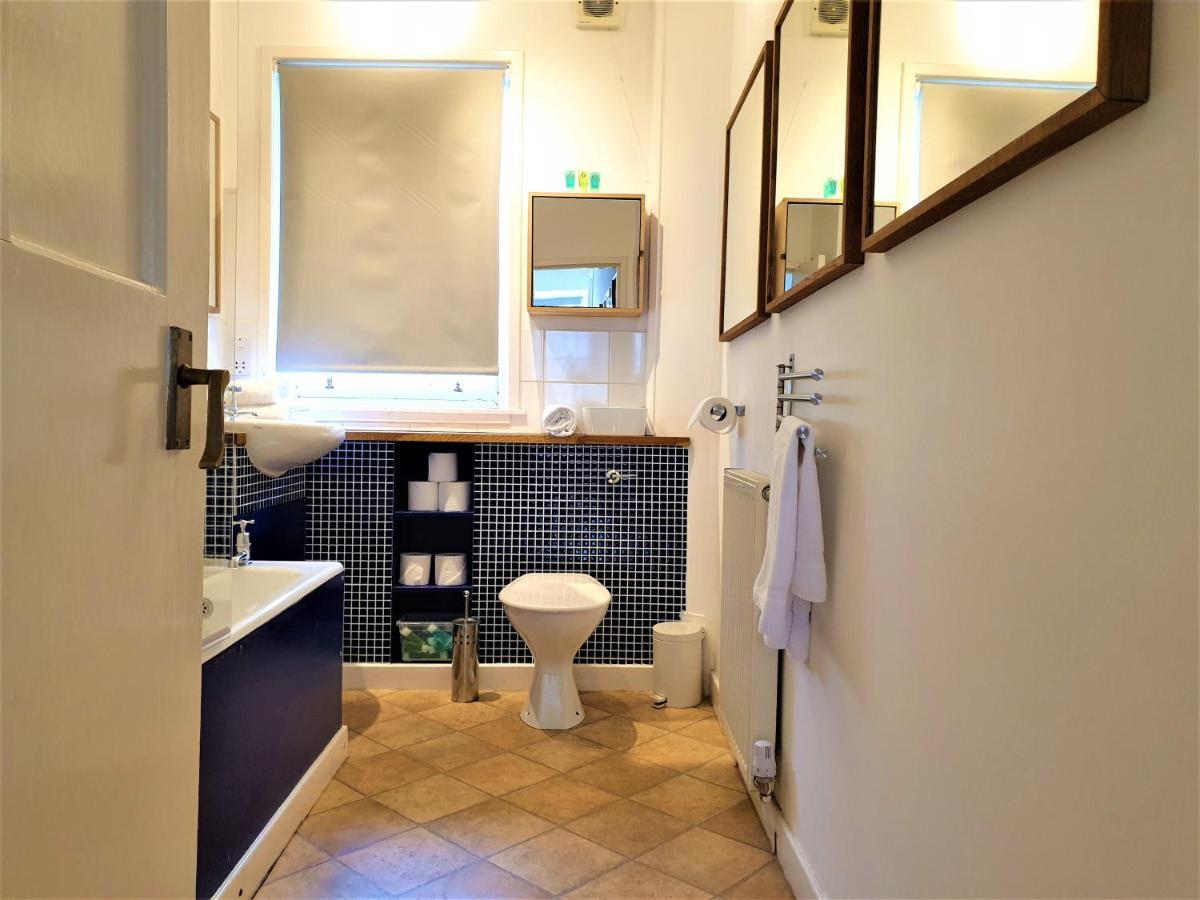 Canongate - Spacious And Historic 2 Bed Flat On Royal Mile Apartment Единбург Екстериор снимка