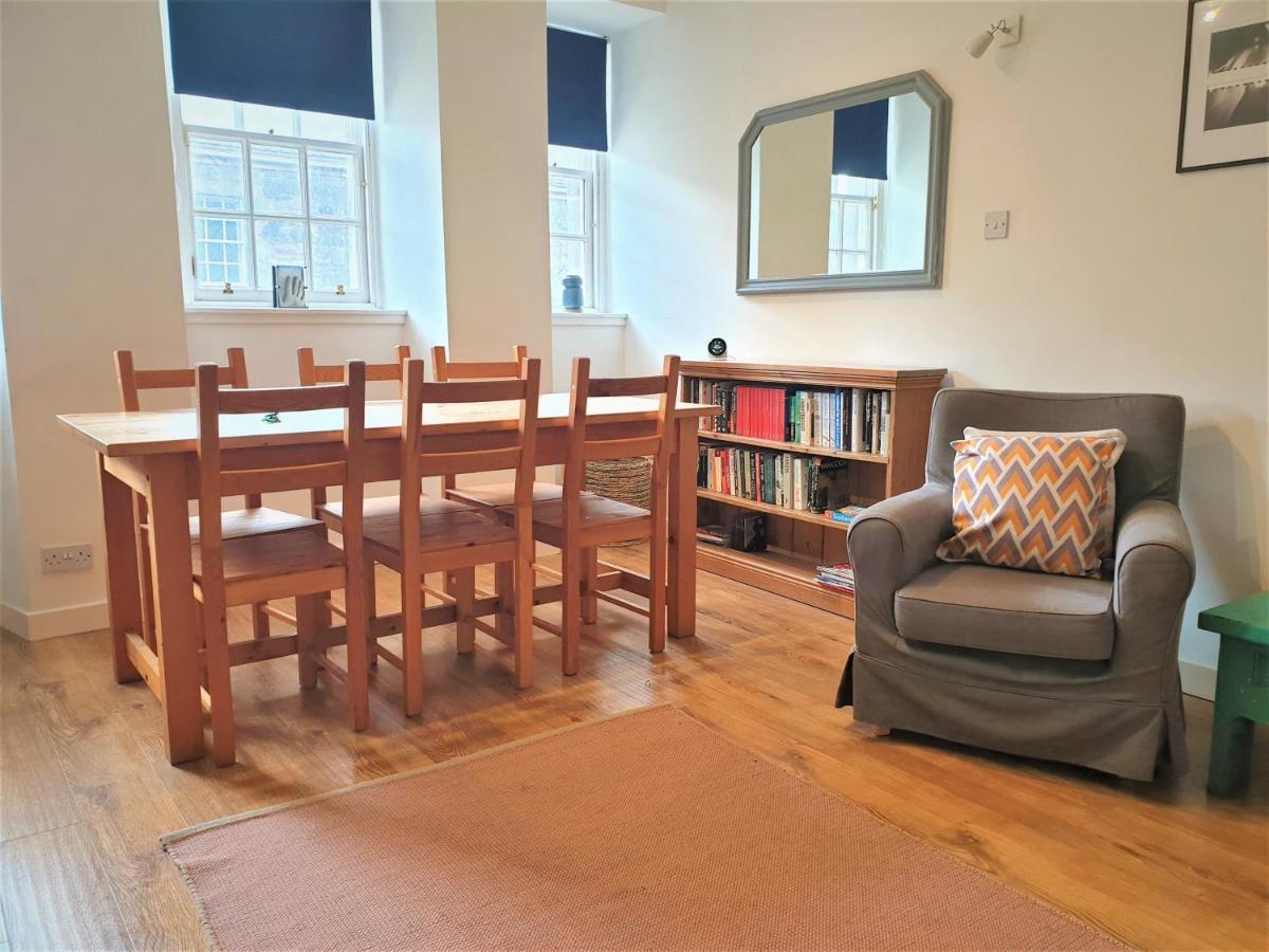 Canongate - Spacious And Historic 2 Bed Flat On Royal Mile Apartment Единбург Екстериор снимка